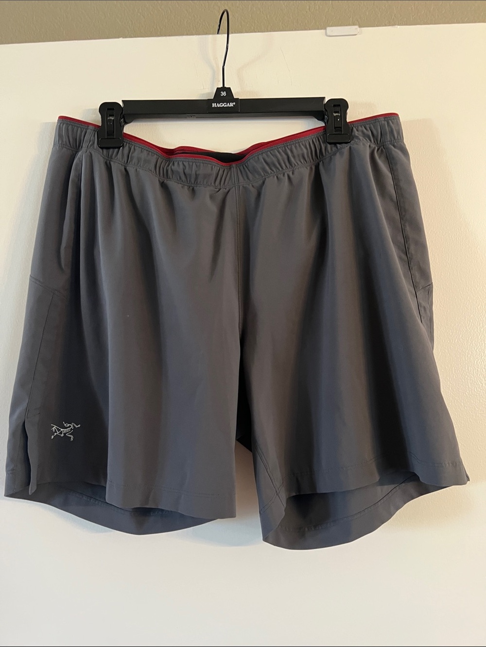 Arc'teryx Men’s Gray Athletic Shorts with Red Waist Trim Sz large